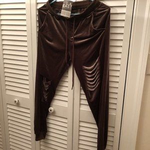 LA East women distr. jgger pants, maroon velve